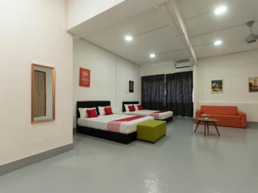 Oyo 43993 Madsuite Kota Kinabalu Bagian luar foto
