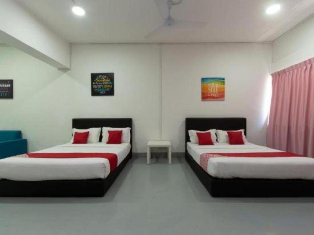 Oyo 43993 Madsuite Kota Kinabalu Bagian luar foto