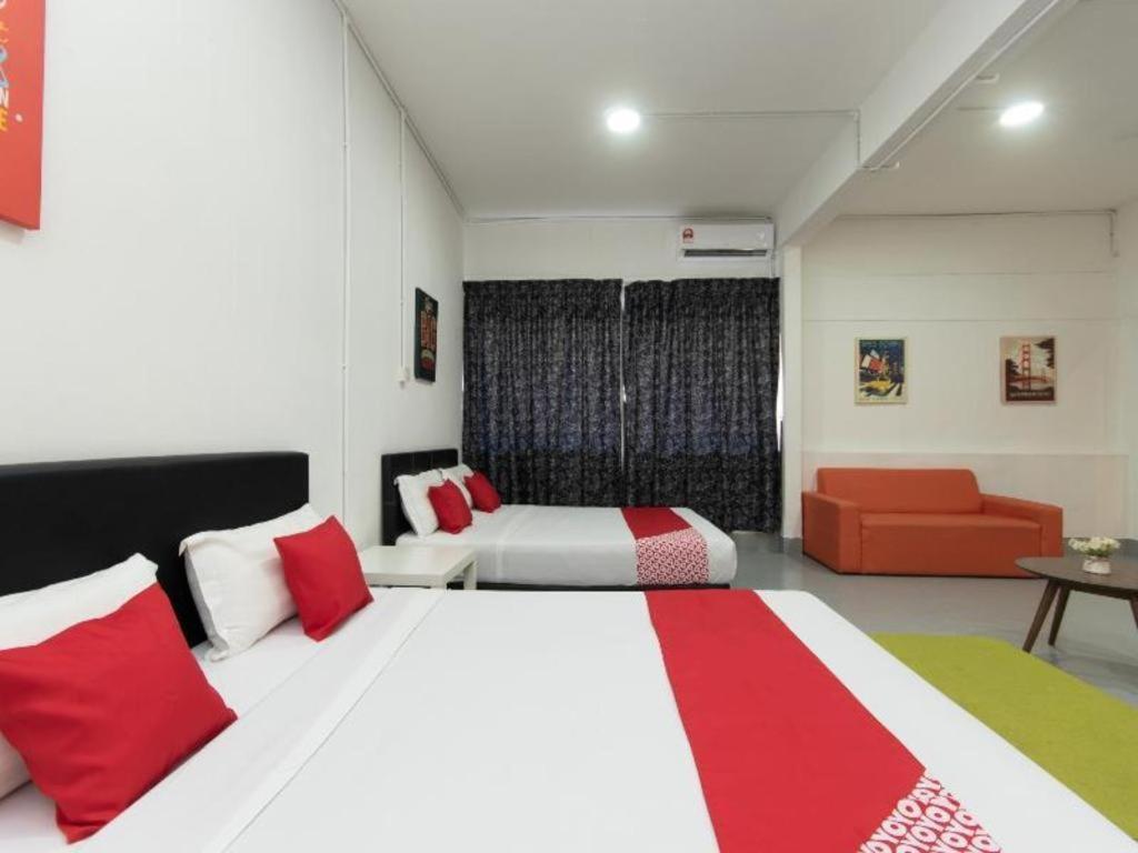 Oyo 43993 Madsuite Kota Kinabalu Bagian luar foto
