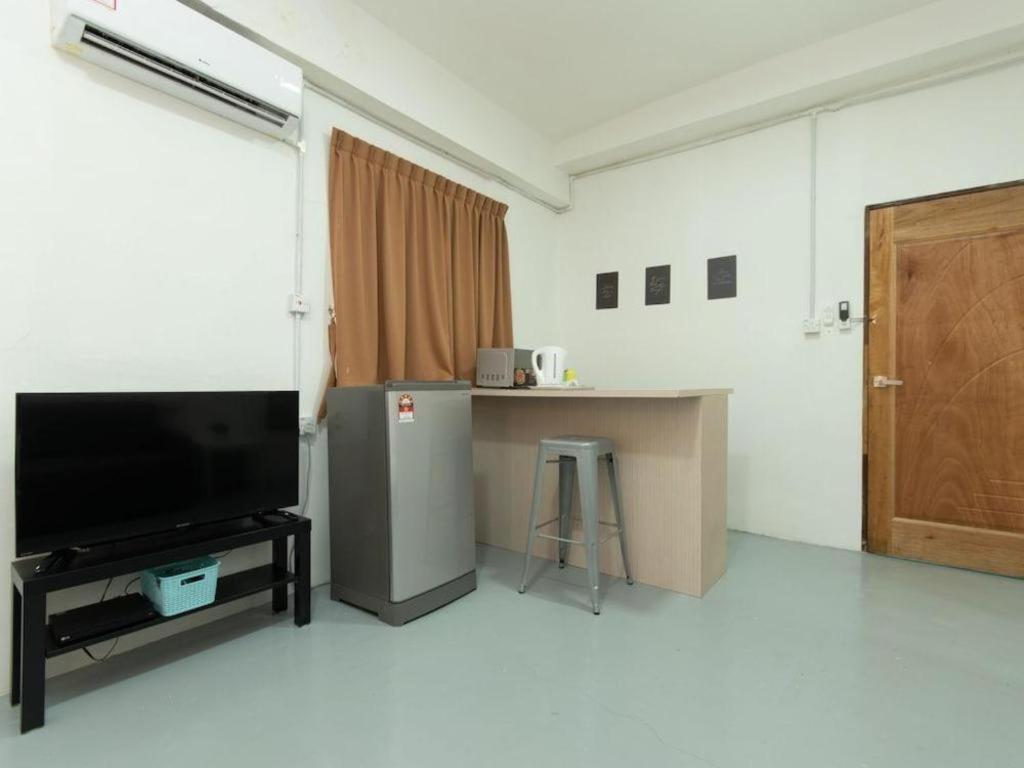Oyo 43993 Madsuite Kota Kinabalu Bagian luar foto
