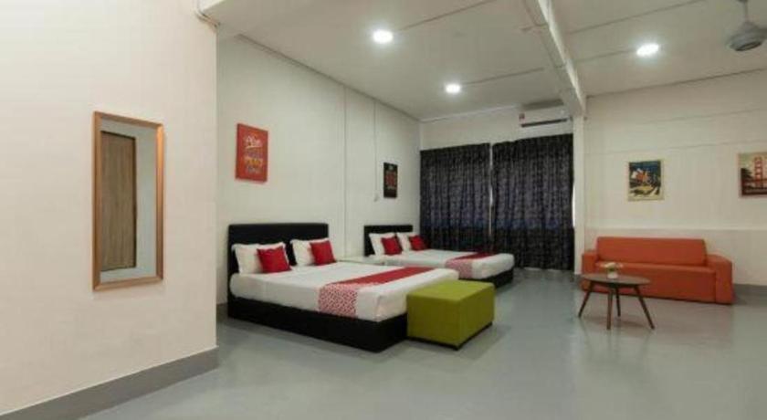 Oyo 43993 Madsuite Kota Kinabalu Bagian luar foto