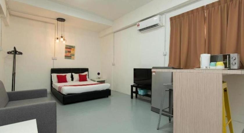 Oyo 43993 Madsuite Kota Kinabalu Bagian luar foto