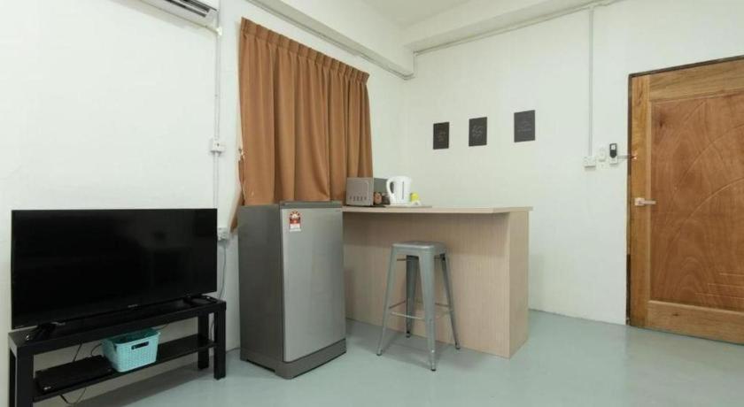 Oyo 43993 Madsuite Kota Kinabalu Bagian luar foto