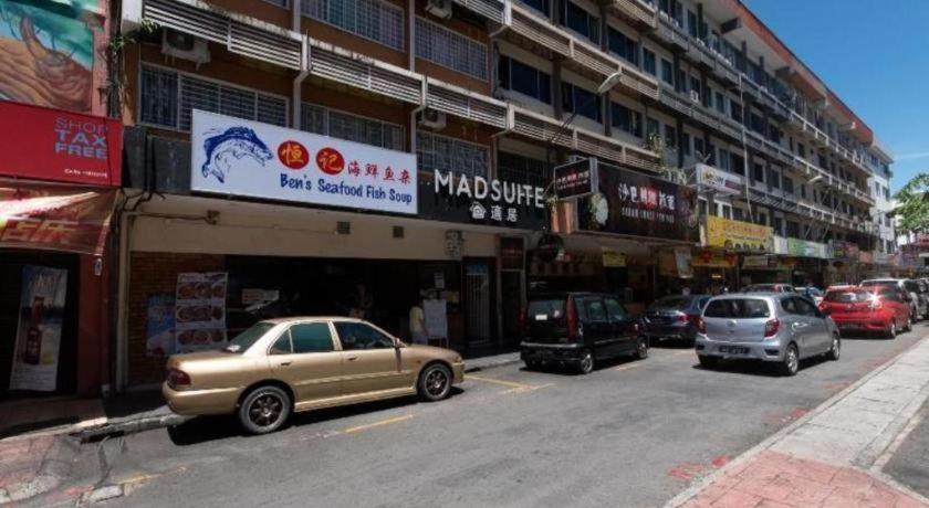 Oyo 43993 Madsuite Kota Kinabalu Bagian luar foto