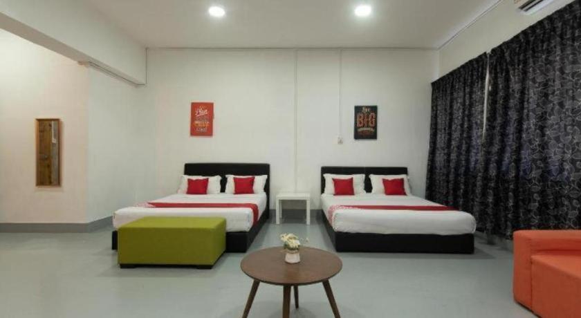 Oyo 43993 Madsuite Kota Kinabalu Bagian luar foto