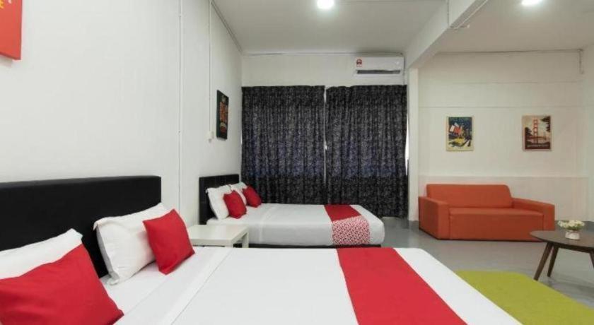 Oyo 43993 Madsuite Kota Kinabalu Bagian luar foto