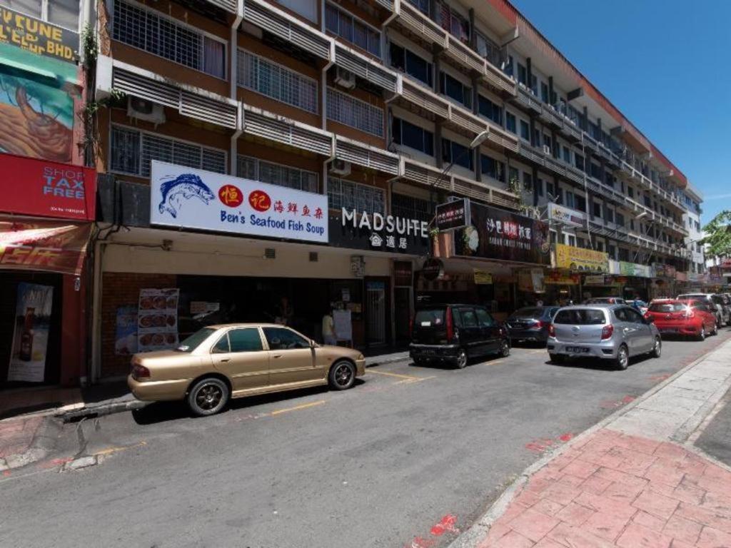 Oyo 43993 Madsuite Kota Kinabalu Bagian luar foto